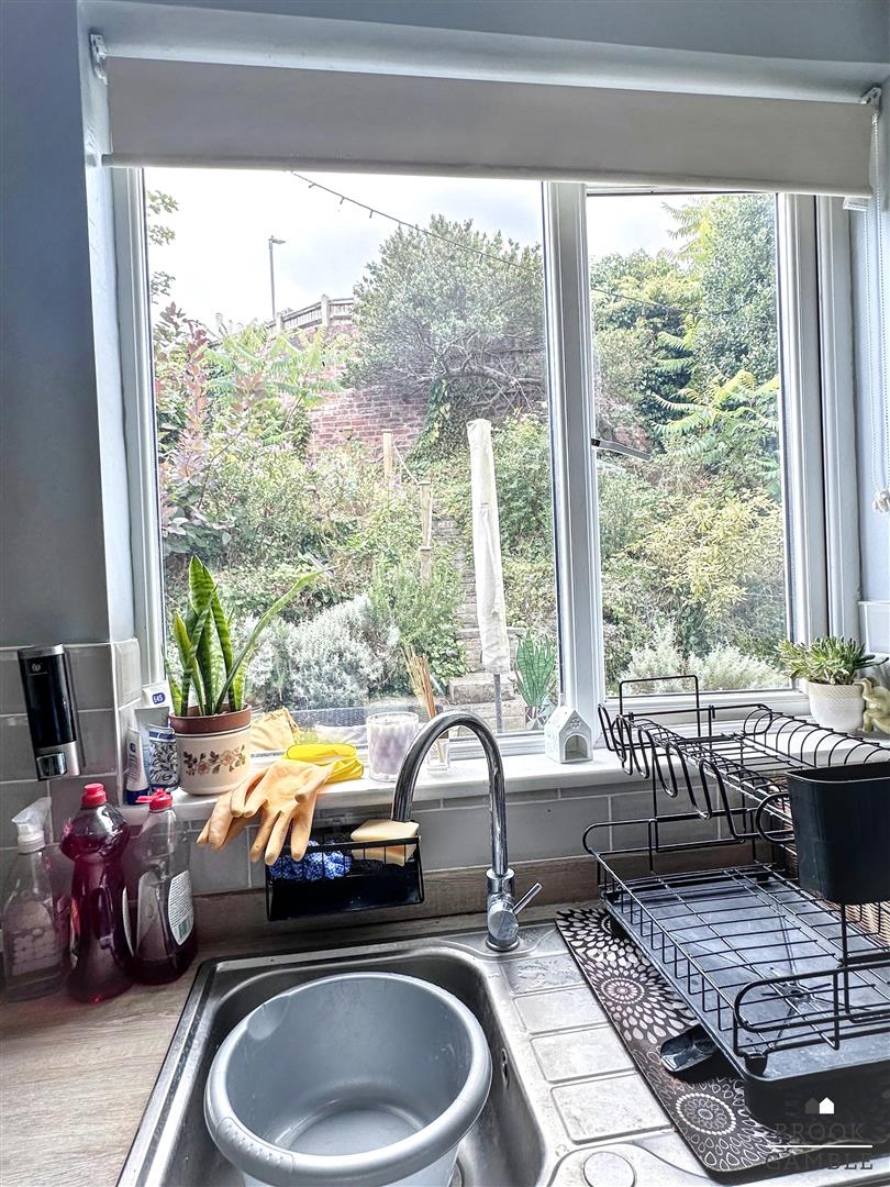 3 Bedroom House - Semi-Detached. Longland Road in Eastbourne, East Sussex 13